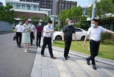 烈日炎炎，領(lǐng)導送信心|閔行區(qū)委委員、區(qū)人民檢察院黨組書記、檢察長胡春健帶隊赴寶開智能開展大走訪、大排查