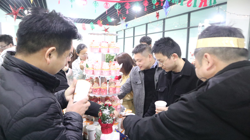 繽紛平安夜，歡樂圣誕節(jié) | 寶開舉辦第四季度員工集體生日會(huì)