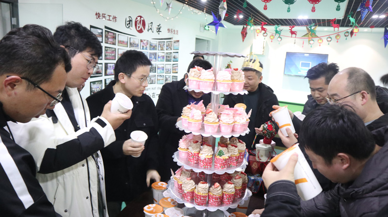 繽紛平安夜，歡樂圣誕節(jié) | 寶開舉辦第四季度員工集體生日會(huì)