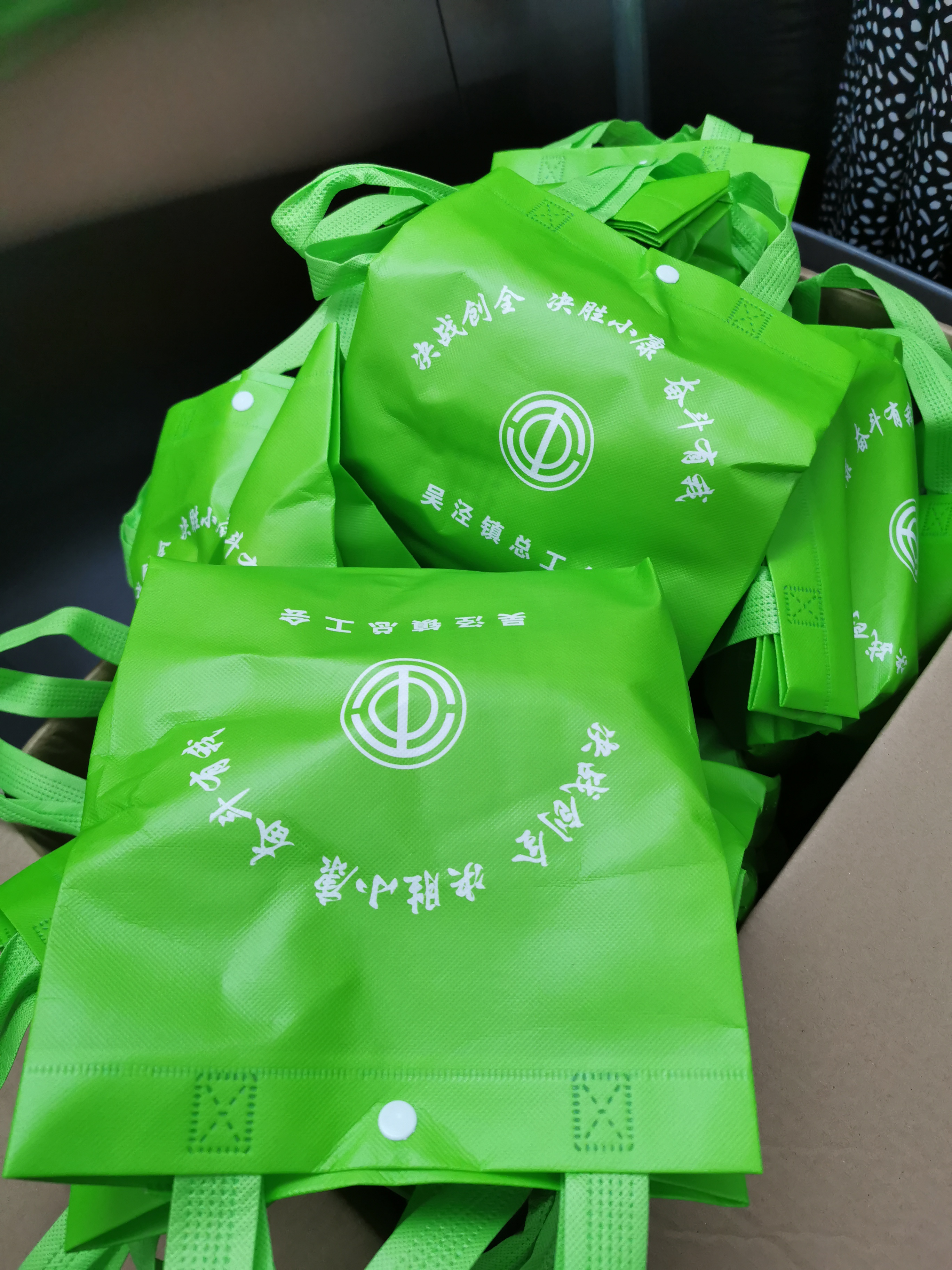 關(guān)愛職工 · 夏送清涼 | 寶開工會赴一線送清涼，致敬高溫下的堅守