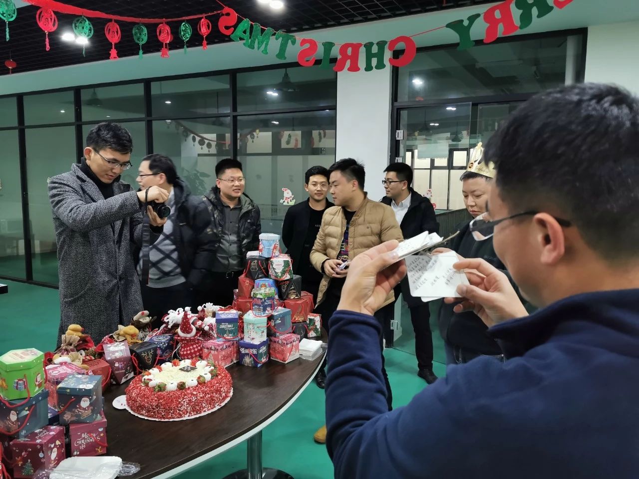 圣誕主題生日趴 | 濃情暖意平安夜，誕愿有你共前行