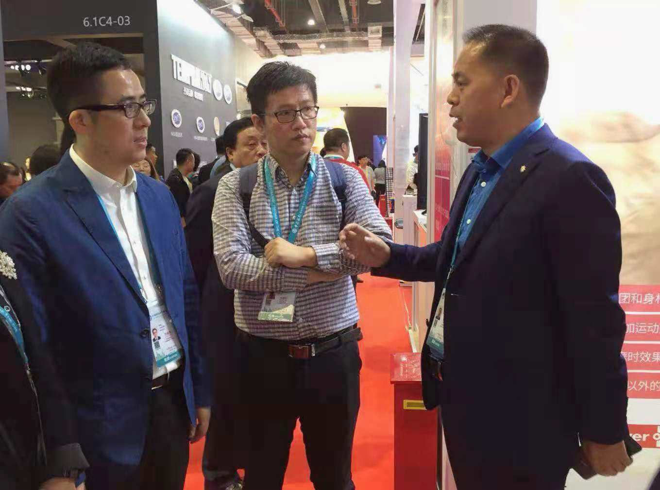 ＂合作、創(chuàng)新、共享＂話進博一一寶開董事長邢志文參觀進博并接受SMG記者采訪