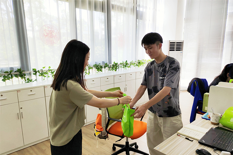 夏送清涼，情系一線｜致高溫下堅守崗位的一線員工