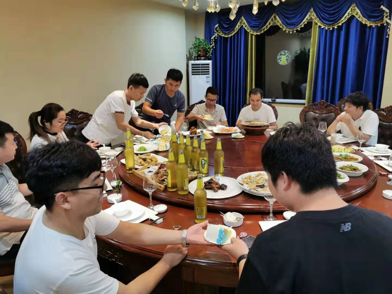 夏送清涼，集體慶生，慰問一線 | 致我們的一線伙伴：辛苦了！