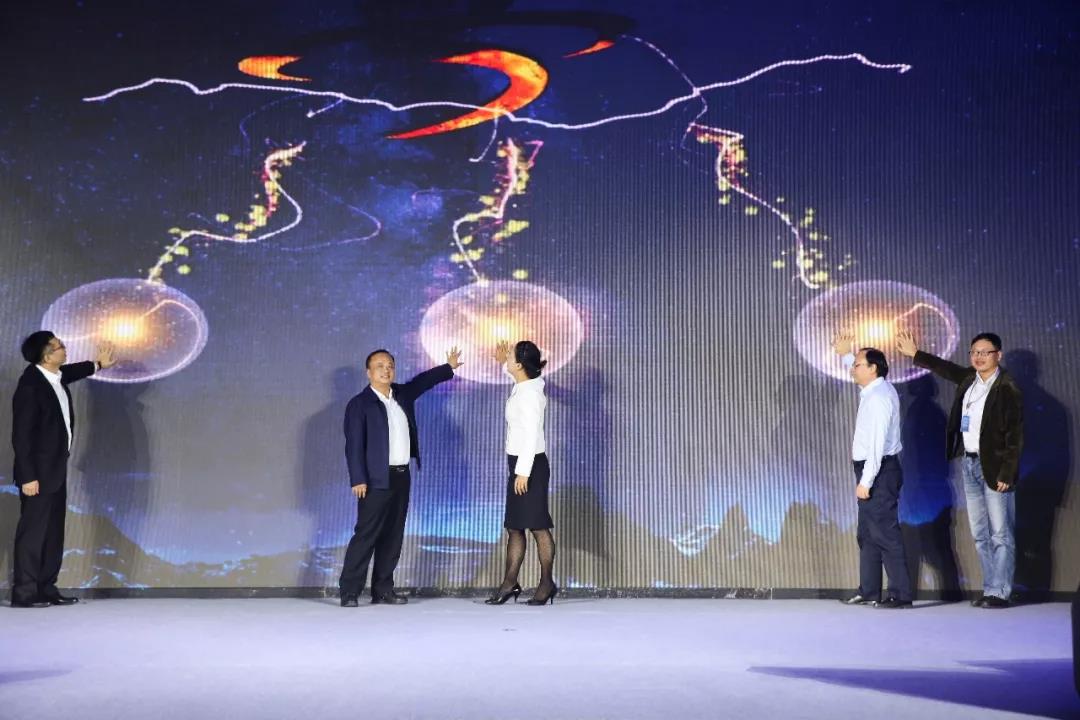 寶開領導張振林、王雷受邀出席 | 2018湖南大美服飾供應鏈高峰論壇圓滿舉行！